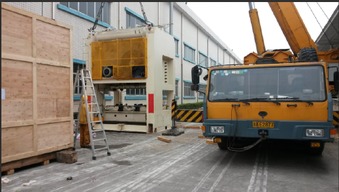 精密設(shè)備高效裝卸搬運(yùn)解決方案 集裝箱、木箱包裝與氣墊移技術(shù)應(yīng)用