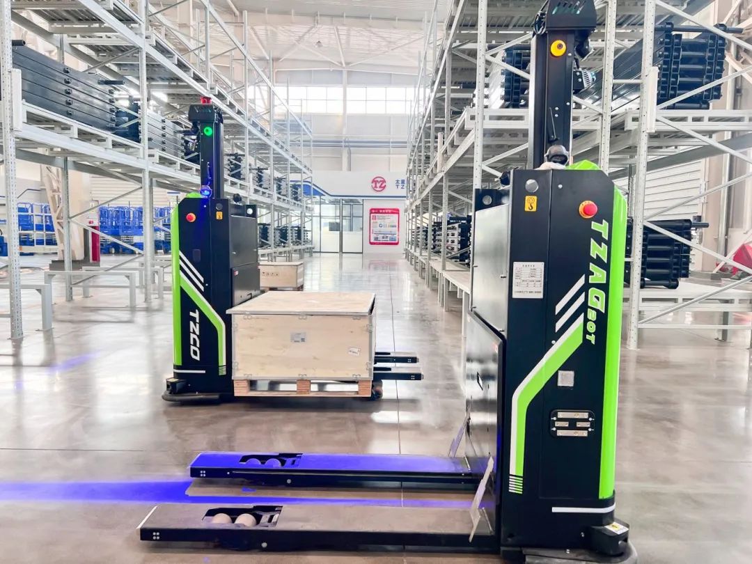 太重?zé)o人叉車煥新登場(chǎng)，引領(lǐng)裝卸搬運(yùn)智能化革新